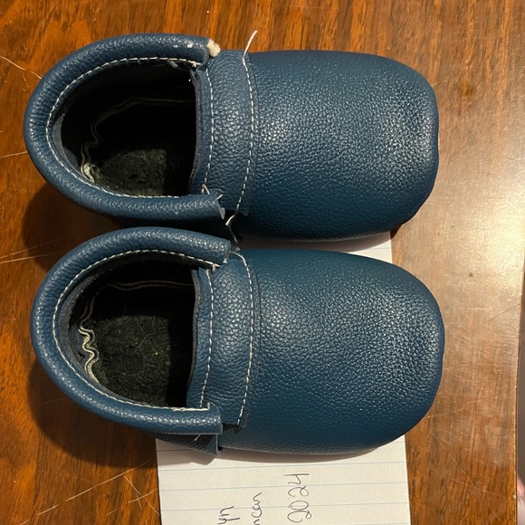 Handmade Genuine Leather Moccasins - Picture 1 of 2